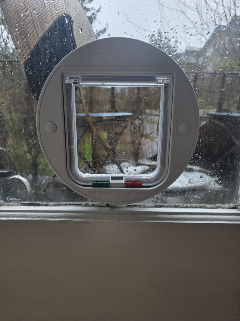 cat Mate glass fitting Cat flap in single glazing